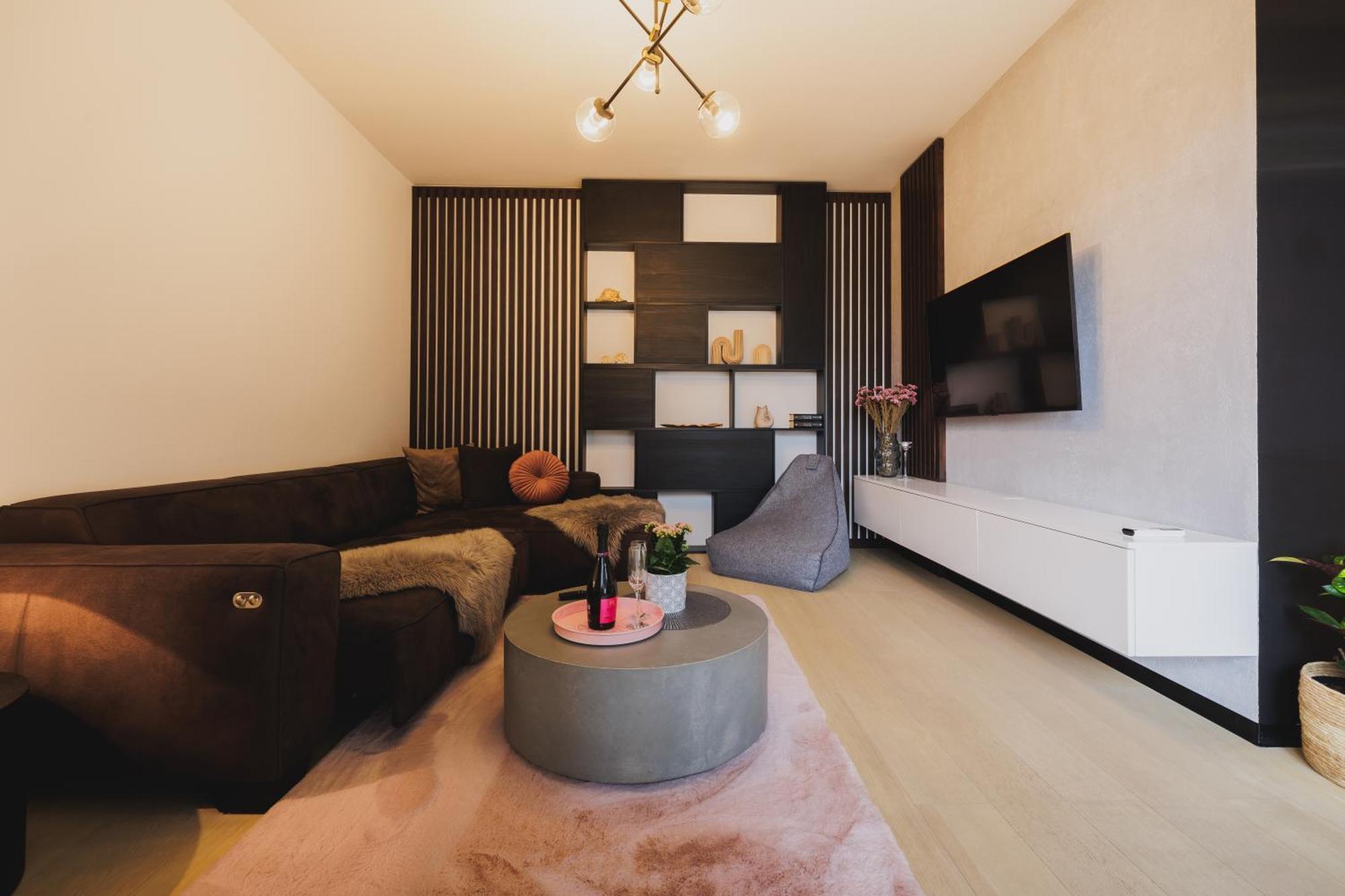 Rose Luxury Apartment & 24H Self Check-In With Private Parking バンスカー・ビストリツァ エクステリア 写真